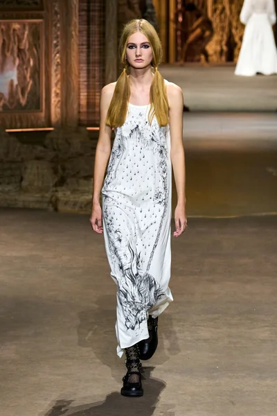 Look 28